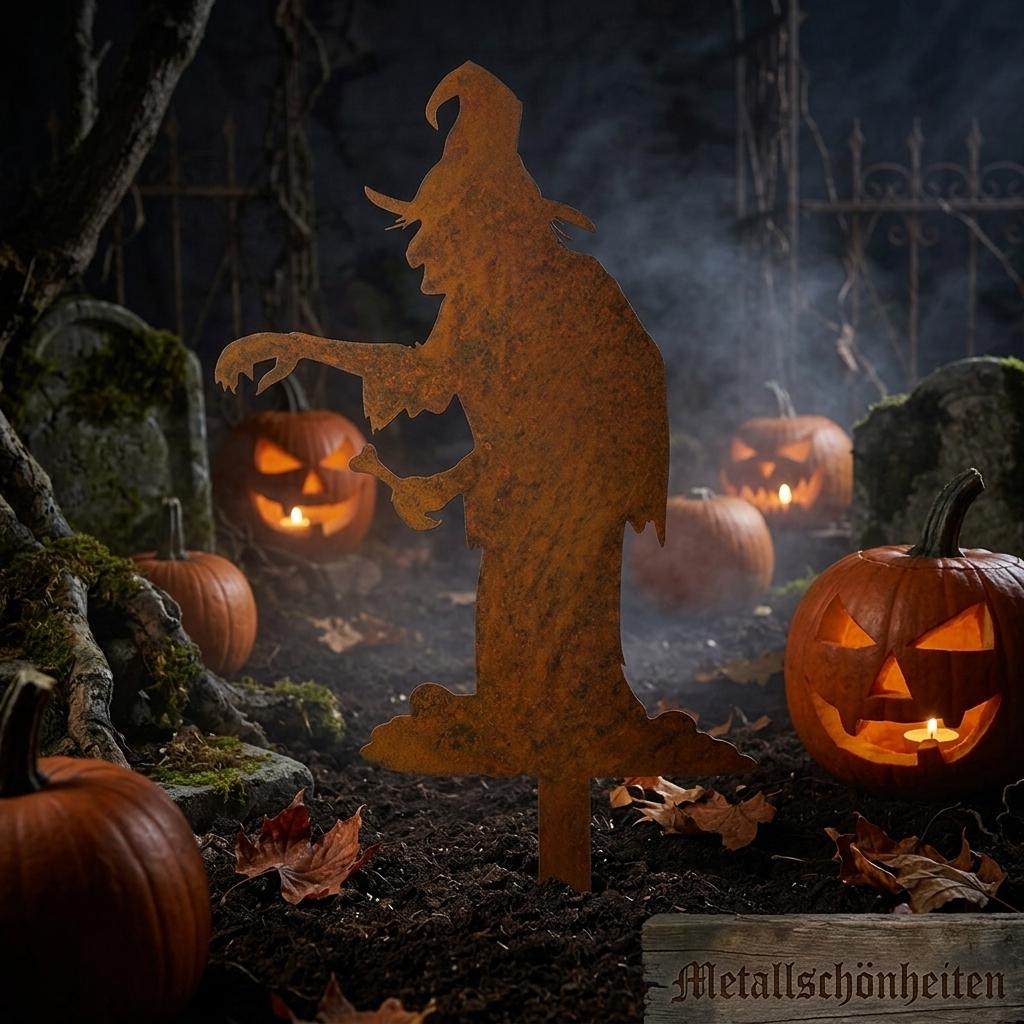 erstelle mir einen Hintergrund für den Gartenstecker im Referenzbild, das Bild soll für einen Post unserer Marke Metallschönheiten eingesetzt werden können, gruselige Halloween Stimmung