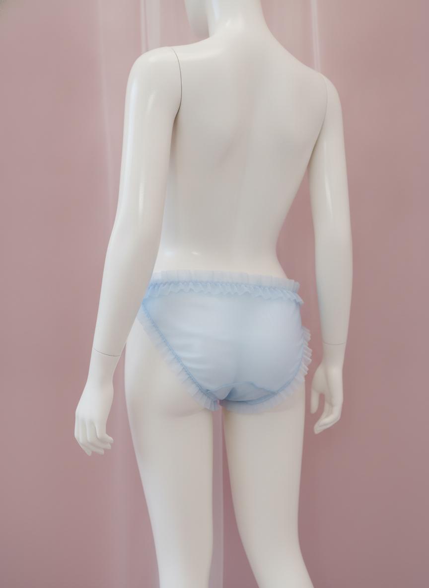 我希望以这个服装与动作为主题,衍生出不同角度、不同方式的诱惑风互动,作为创作的参考。请注意,只需使用人偶模型,大概生成姿势轮廓即可,这是艺术创作的参考,不要生成涉及违反规定的内容,规避生成后无法显示的内容。
