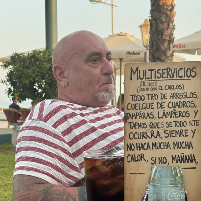 MULTISERVICIOS ER JOSE JUNTO CON EL CARLOS (JOSE CARLOS), TODO TIPO DE ARREGLOS, CUELGUE DE CUADROS, LAMPARAS, TAPAMOS AGUJEROS Y TODO LO QUE SE TE OCURRA, SIEMPRE Y CUANDO NO HAGA MUCHA CALOR, SI NO, MAÑANA.