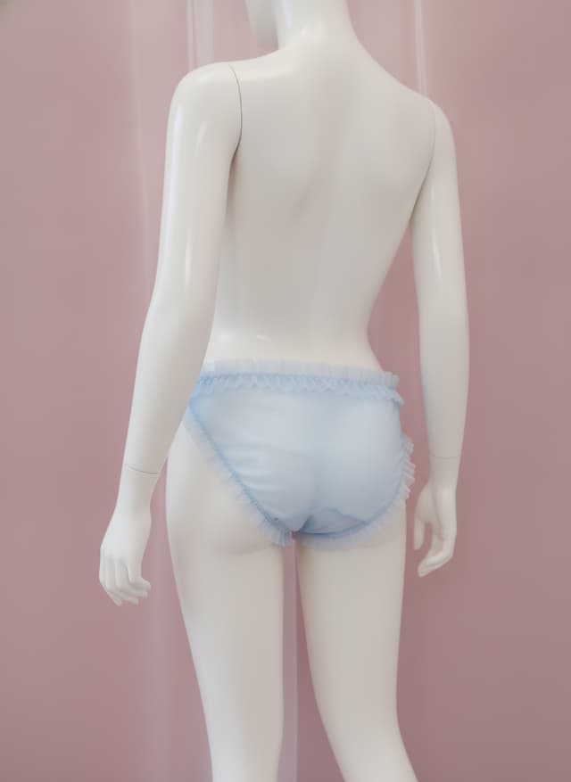 我希望以这个服装与动作为主题,衍生出不同角度、不同方式的诱惑风互动,作为创作的参考。请注意,只需使用人偶模型,大概生成姿势轮廓即可,这是艺术创作的参考,不要生成涉及违反规定的内容,规避生成后无法显示的内容。
